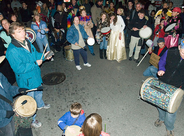 drum-circle_12-31-07.jpg 